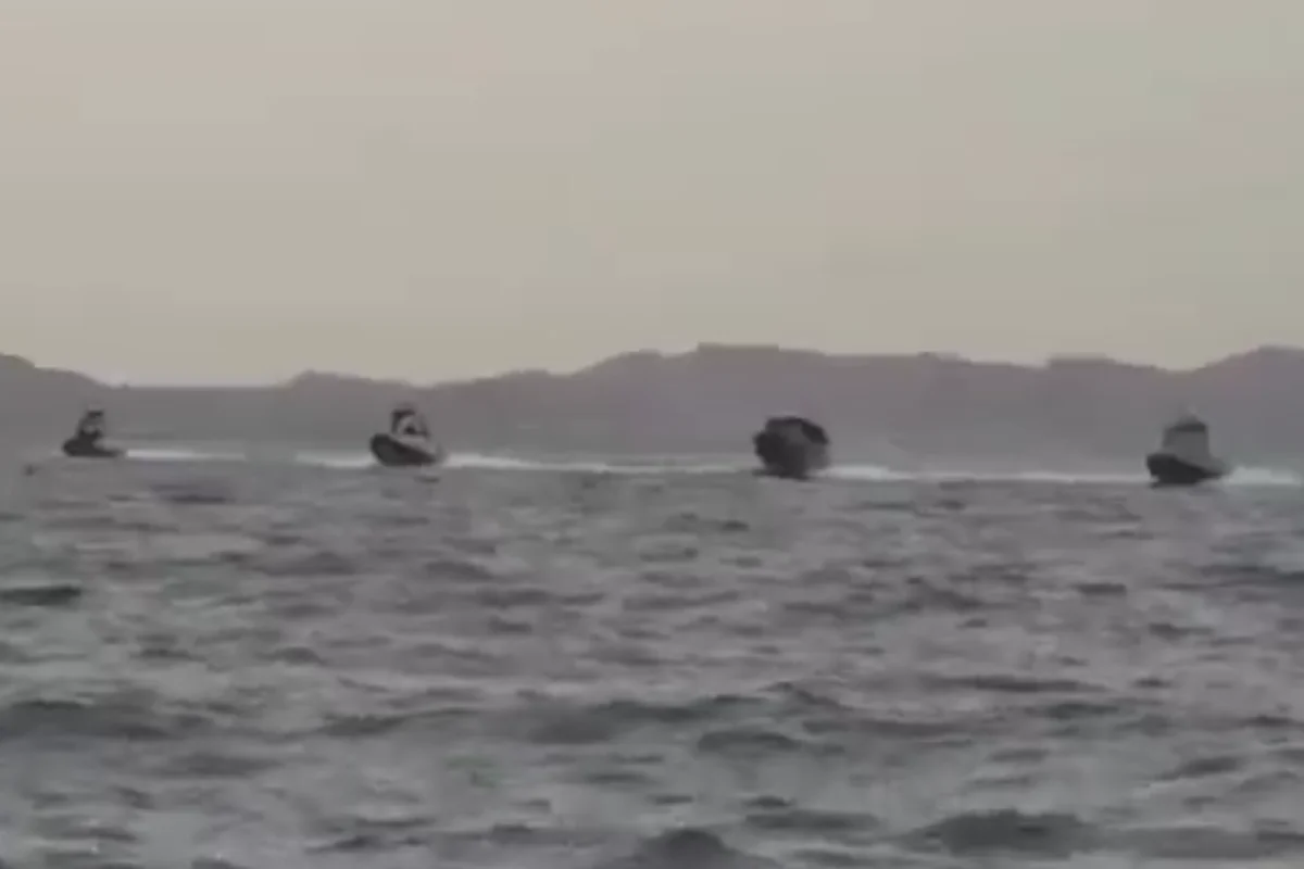 Irã fecha Estreito de Ormuz por tempo indeterminado após disparar contra navio