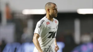Santos e Mayke rompem conversas por rescisão e caso vai para o jurídico