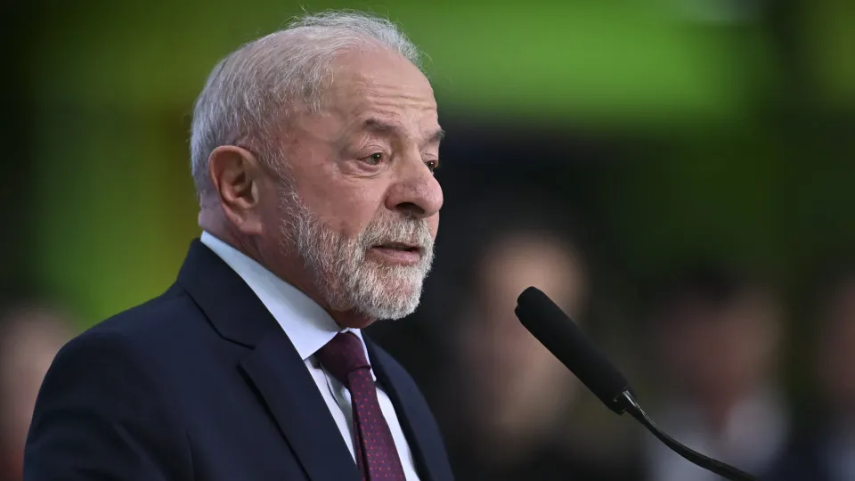 Vou levar a questão da defesa nacional e as terras raras muito a sério no 4º mandato, diz Lula