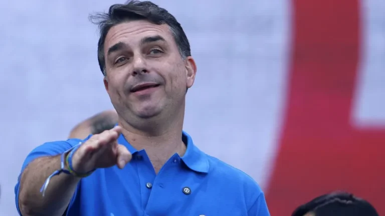 Republicanos diz a Flávio Bolsonaro que partido não quer aliança e ficará neutro na eleição