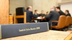 Copom inicia reunião que definirá taxa básica de juros