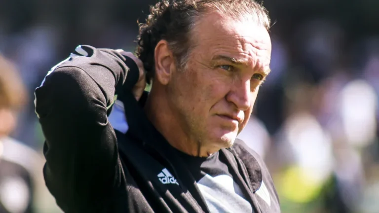Cuca festeja presença do Santos em três competições: