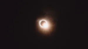 Planeia ver o eclipse solar? Eis as 4 apps que deve ter no celular
