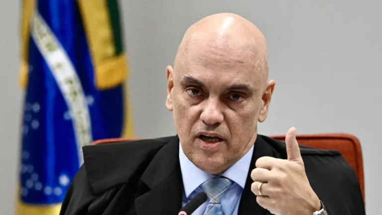 Moraes rejeita pedido de Bolsonaro para receber visita de filhos no Dia dos Pais