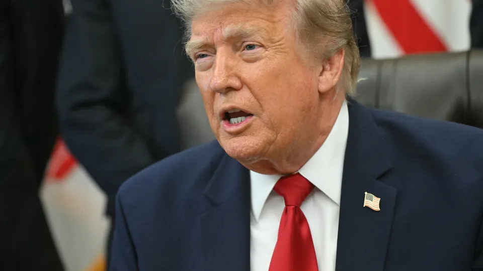 Senado dos EUA confirma ex-advogado pessoal de Trump como secretário de Justiça