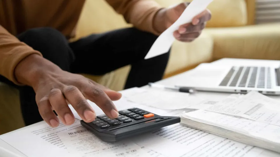 Efeito rebote do endividamento recorde pode levar à ressaca da economia em 2027