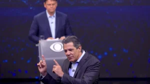 Há crise de sarampo porque a turma do Tarcísio fala mal de vacina nas redes, diz Haddad