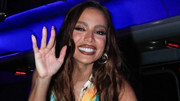 Anitta repensa sucesso e revela conflito entre fama e vida pessoal