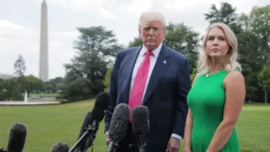 Trump perde uma peça-chave: A difícil sucessão de Karoline Leavitt