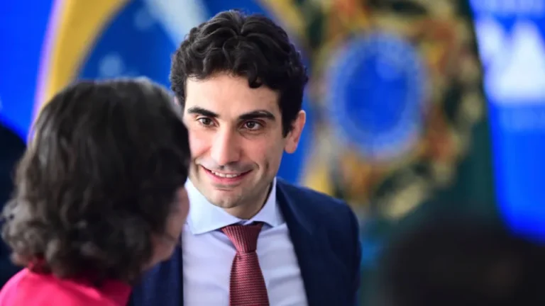 BC está pilotando a politica monetária pensando em patamar contracionista, diz Galípolo