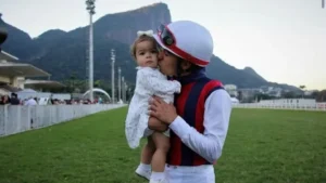 Jóquei morre dias após queda em páreo do Jockey Club, no Rio