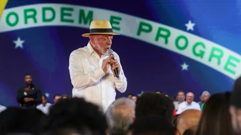 Relator preserva texto da Câmara e facilita o avanço do fim da 6x1 para governo Lula