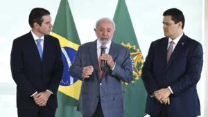 Lula, Motta e Alcolumbre acertam avanço de fim da escala 6x1