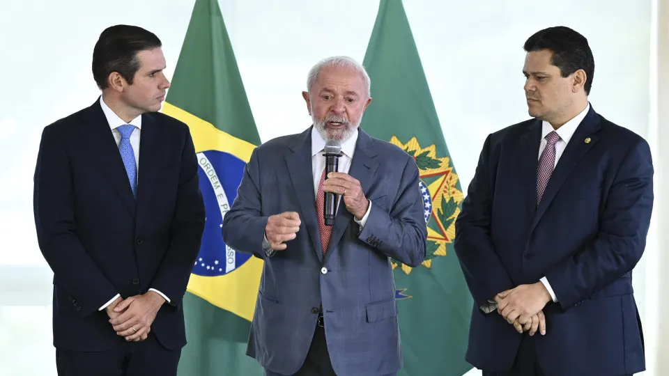 Lula, Motta e Alcolumbre acertam avanço de fim da escala 6x1