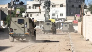 Exército de Israel mata três em raro bombardeio na Cisjordânia ocupada