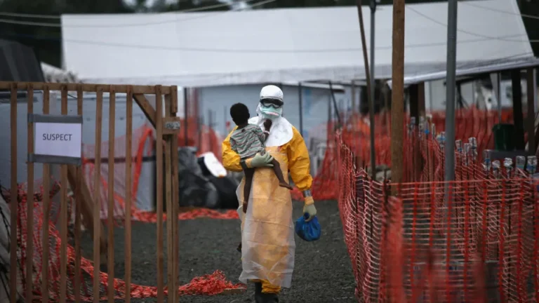 Surto de Ebola no Congo se espalha para duas novas zonas de saúde, afetando 60 áreas