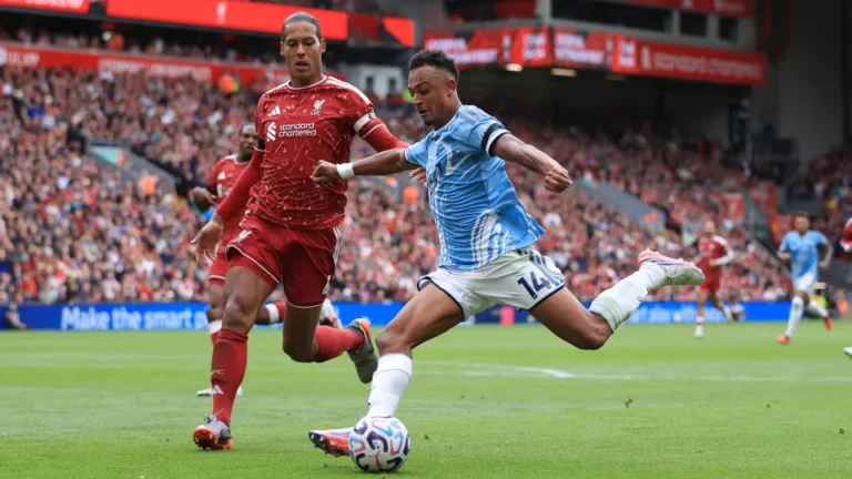 Liverpool sofre e apenas empata em casa diante do Nottingham Forest pela Premier League