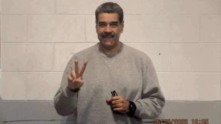 Maduro volta às redes, compartilha foto e garante: