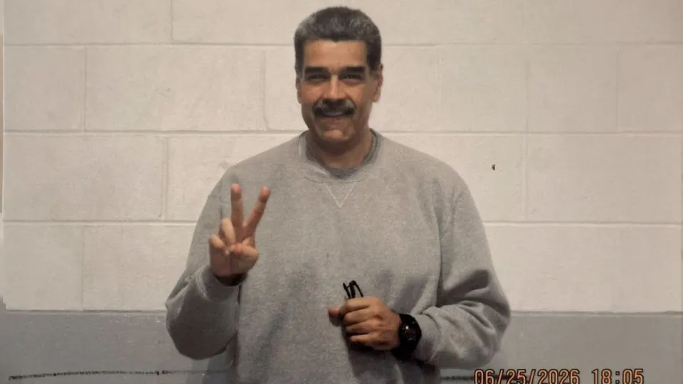 Maduro volta às redes, compartilha foto e garante: