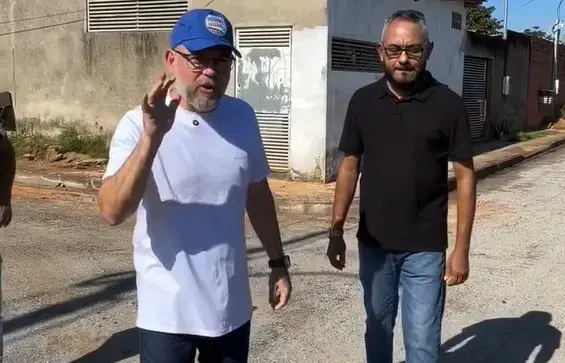Alysson vistoria ruas do bairro São Sebastião: “O trabalho continua”