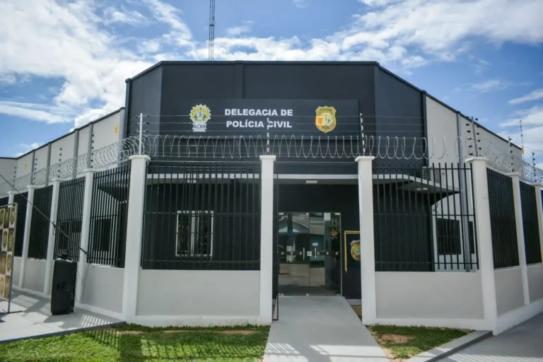 Homem agride companheira e foge com filha de 1 ano em ação policial no Acre