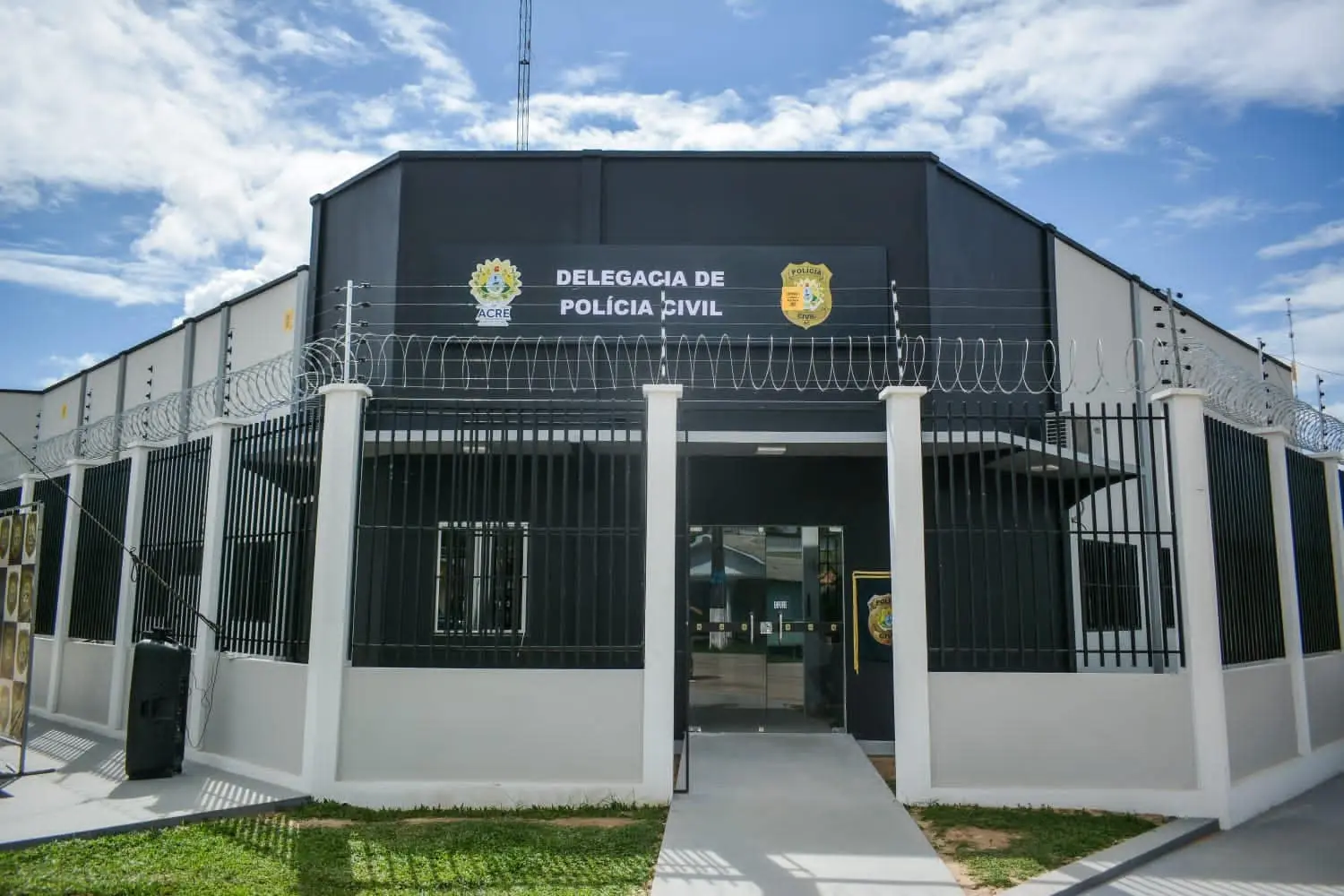 Homem agride companheira e foge com filha de 1 ano em ação policial no Acre