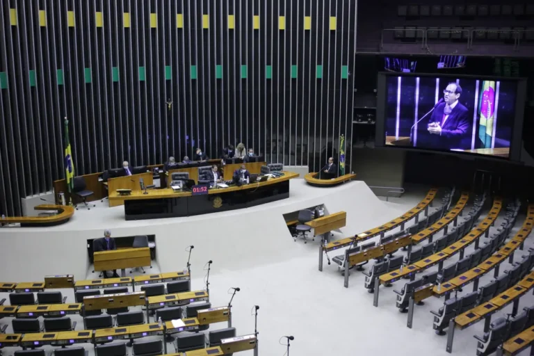 Disputa pela Câmara no Acre reúne 39 mulheres nas eleições de 2026