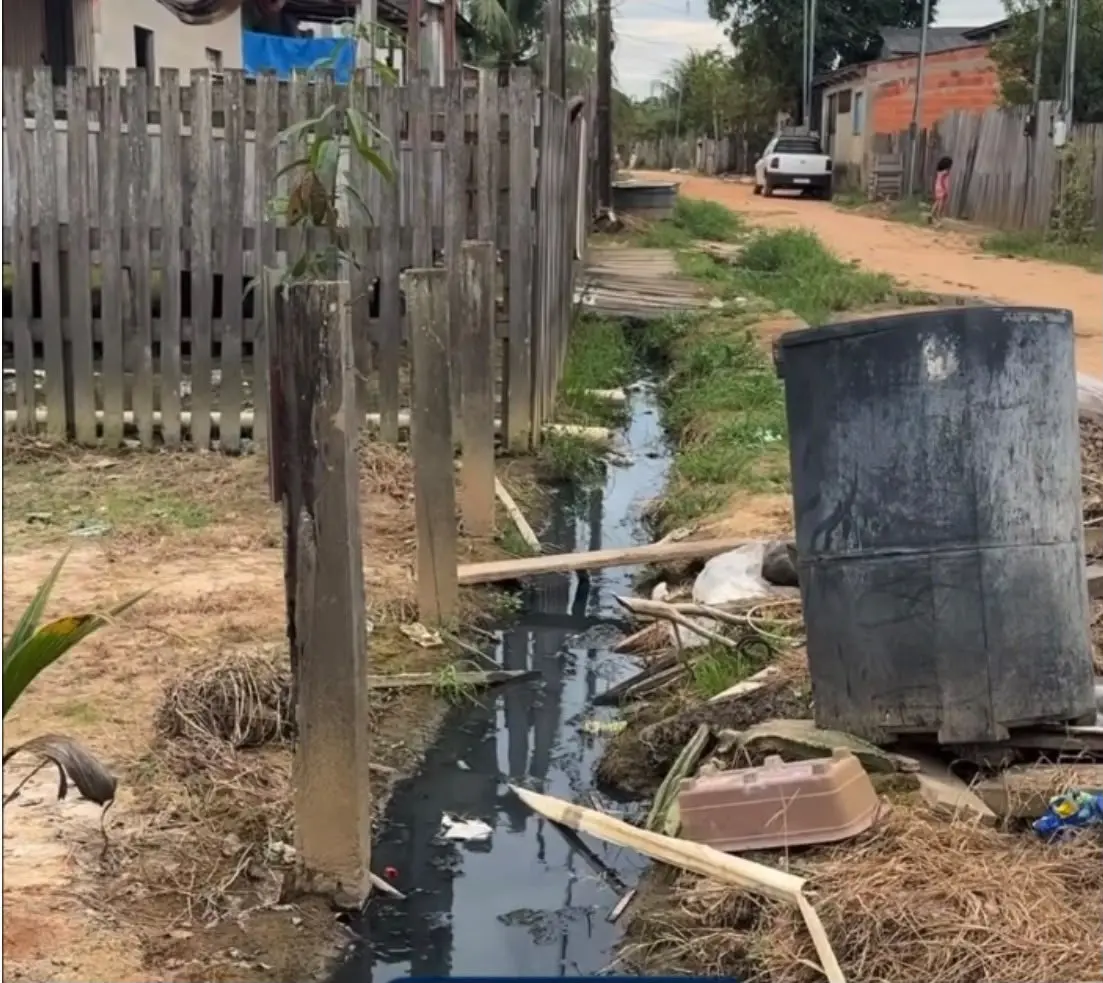 Vereador cobra gestão de Gerlen Diniz por esgoto a céu aberto em Sena Madureira