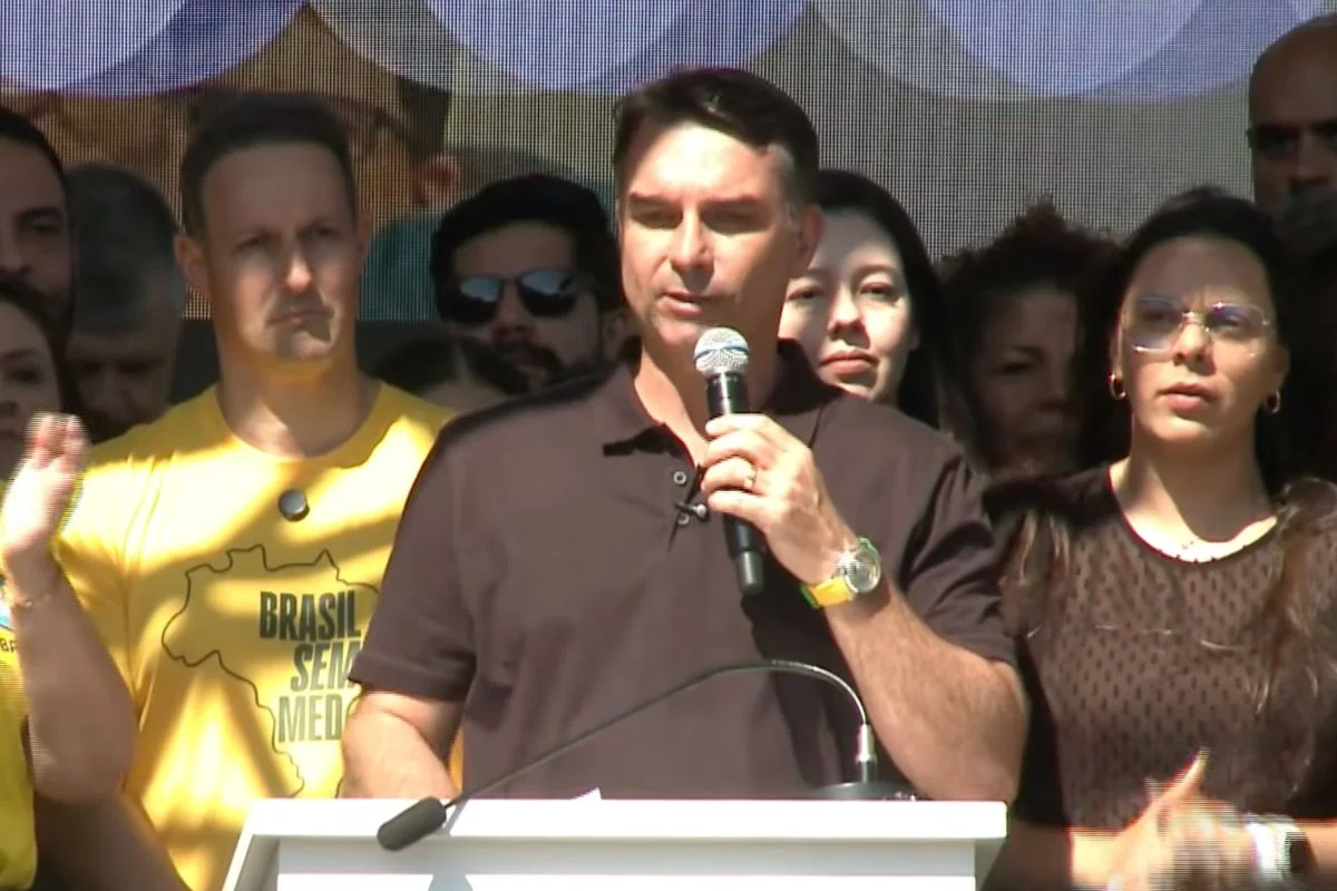 Flávio Bolsonaro promete enquadrar facções criminosas como organizações terroristas