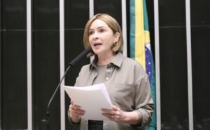 Socorro Neri é única parlamentar da bancada federal do Acre premiada no Congresso em Foco 2026