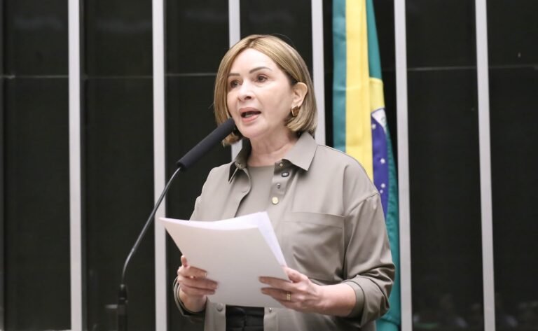 Socorro Neri é única parlamentar da bancada federal do Acre premiada no Congresso em Foco 2026