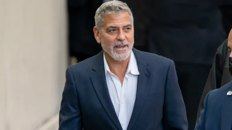 George Clooney recebe Leão de Ouro e critica autoritarismo político hoje