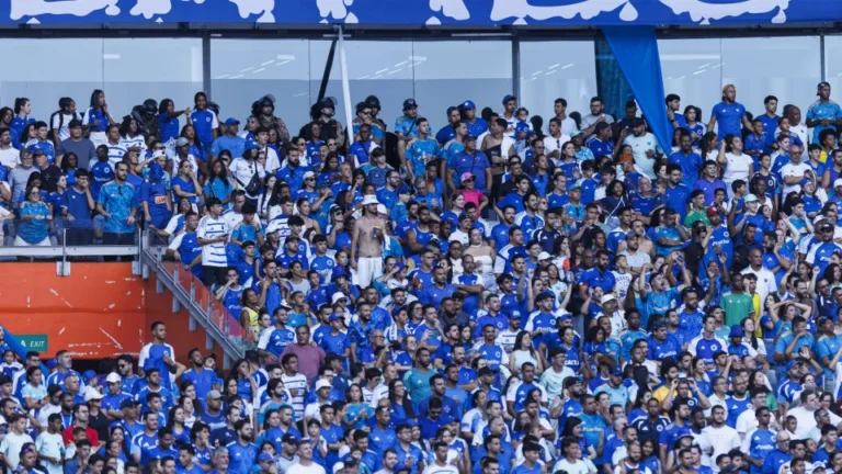 Cruzeiro embala após perder pênalti, ganha do Athletico e encosta no G4