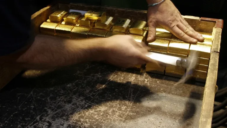 Ouro fecha em baixa, com avanço dos juros dos Treasuries e do petróleo