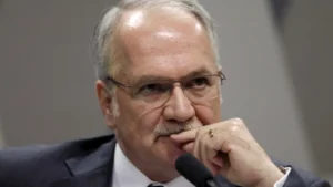Fachin foi alertado sobre risco de suspensão, mas mantém aberta sessão que investiga Moraes