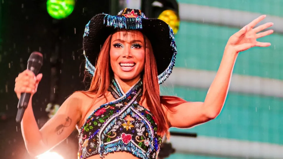 Anitta anuncia ensaio de Carnaval de 12 horas no Rio