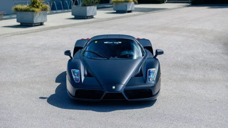 Ferrari Enzo único no mundo vai a leilão após passar por família real