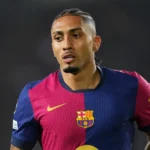 Raphinha retoma boa fase no Barcelona antes de voltar à seleção