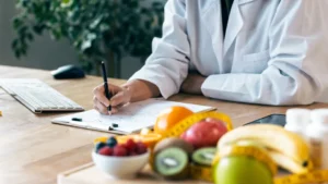 Como comer mais fibras: hábito simples com frutas pode ajudar