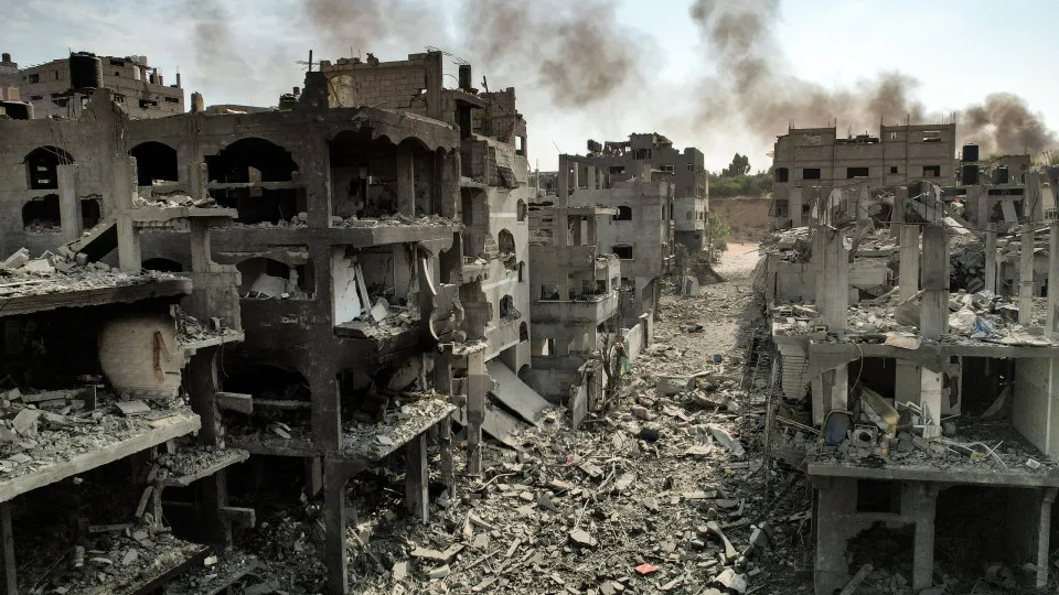 Prédio desaba em Gaza e mata ao menos 21, e ministro de Israel ameaça retomar guerra