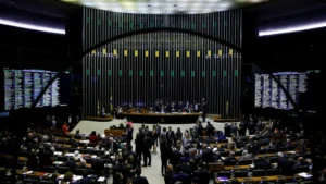 Fim do foro especial divide Congresso, que pode reabrir debate à sombra de caso Master