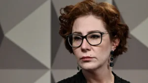 Zambelli contrata novo advogado para contestar extradição e condenações no STF
