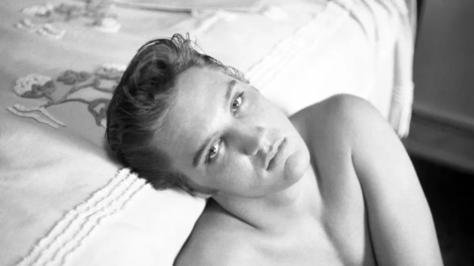 Fotografias do casamento de Elvis Presley e Priscilla vão a leilão por R$ 80 mil
