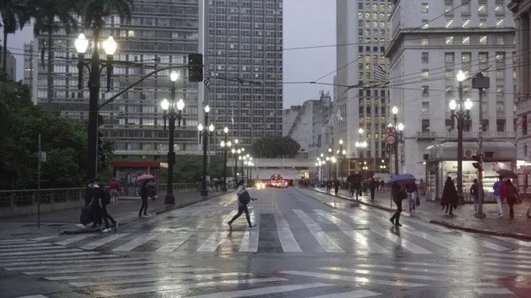 Semana em São Paulo deve ter calor, chuva forte e queda brusca de temperatura