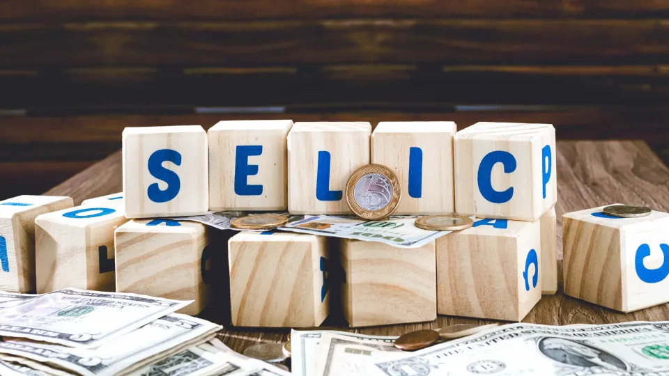 Mercado reduz projeção da Selic para 13,50%