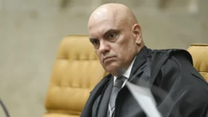 Moraes se declara impedido para atuar em ação sobre visitas da esposa e Vorcaro a senadores