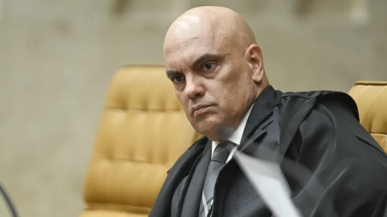 Moraes se declara impedido para atuar em ação sobre visitas da esposa e Vorcaro a senadores