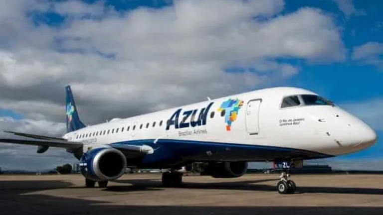 Problema no GPS de modelo da Embraer deixa aviões da Azul no chão