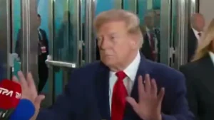 Donald Trump repreende repórter da CNN: