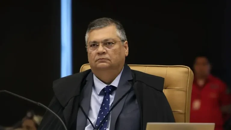Dino deve devolver relatório sobre Moraes a julgamento após 2º turno, dizem aliados